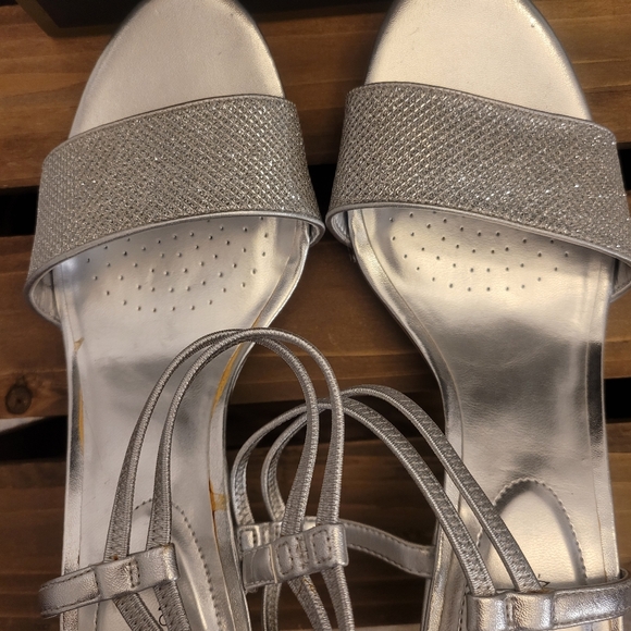 Brand New women's wedge sandals - Picture 4 of 7